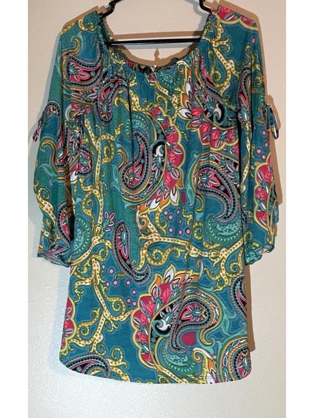 Medium tunic Auditions  3/4 Sleeve Boho Green Floral Paisley